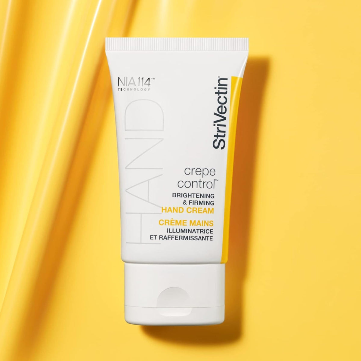 Crème StriVectin pour les mains avec ingrédients naturels en arrière-plan