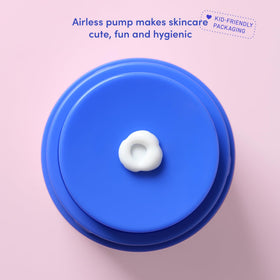 Crème visage Evereden pour enfants sur une table avec des jouets