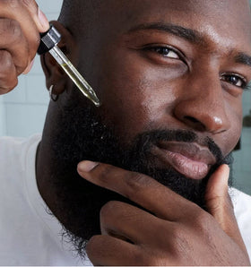 Cremo Huile à Barbe Distiller's Blend 30 ml en situation sur une table