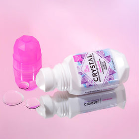 Crystal Essence Déodorant Minéral Vegan Sans Parfum sur une table