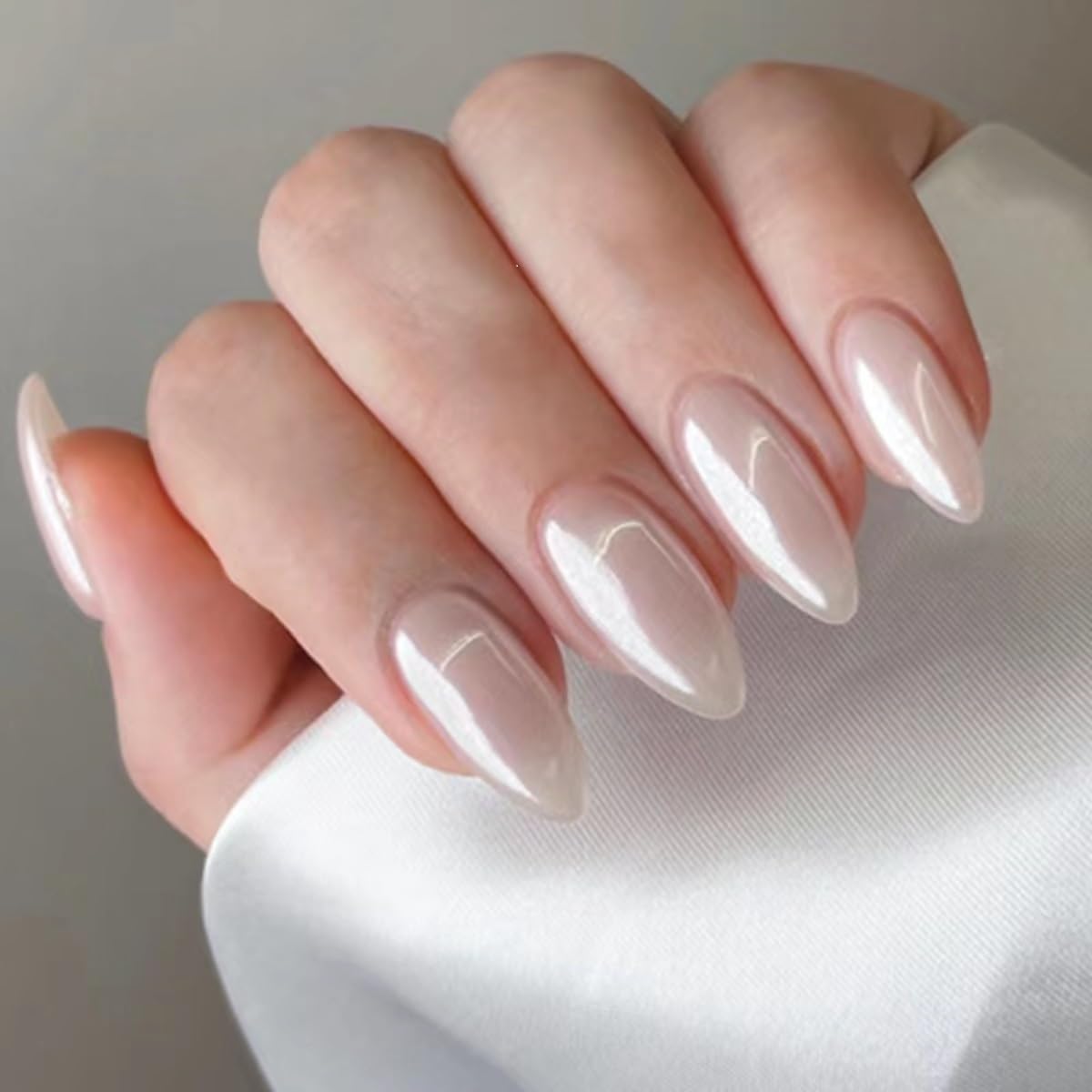 CTTHNBD Ongles Press On Amande 24 pièces avec design aurora