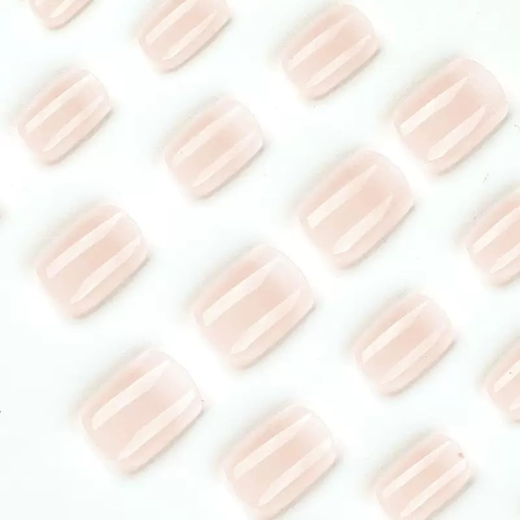 CTTHNBD Ongles Pressés ombre sur un fond neutre