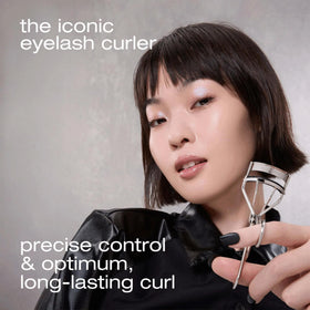 Curleur à cils shu uemura présenté dans son emballage