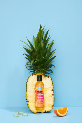 Curls Poppin Pineapple Traitement Cuir Chevelu 141g présentation sur une surface