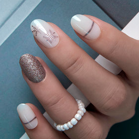 CurvLife faux ongles en gel argenté flocon de neige vue de face