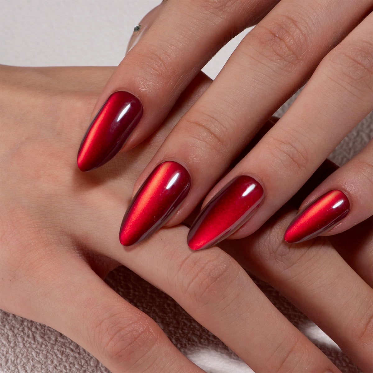 CurvLife Faux Ongles Longs Amande Rouge Cat Eye avec boîte de rangement