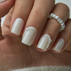 CurvLife Faux Ongles Press-On dans leur boîte de rangement