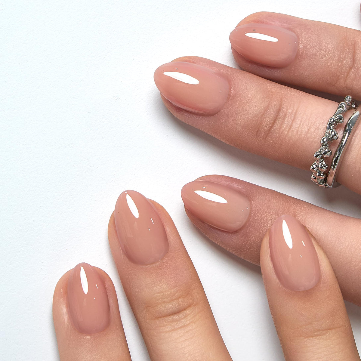 CurvLife Faux Ongles Press On Extra Courts Oval Amande Rouge Muse Nude, vue de face