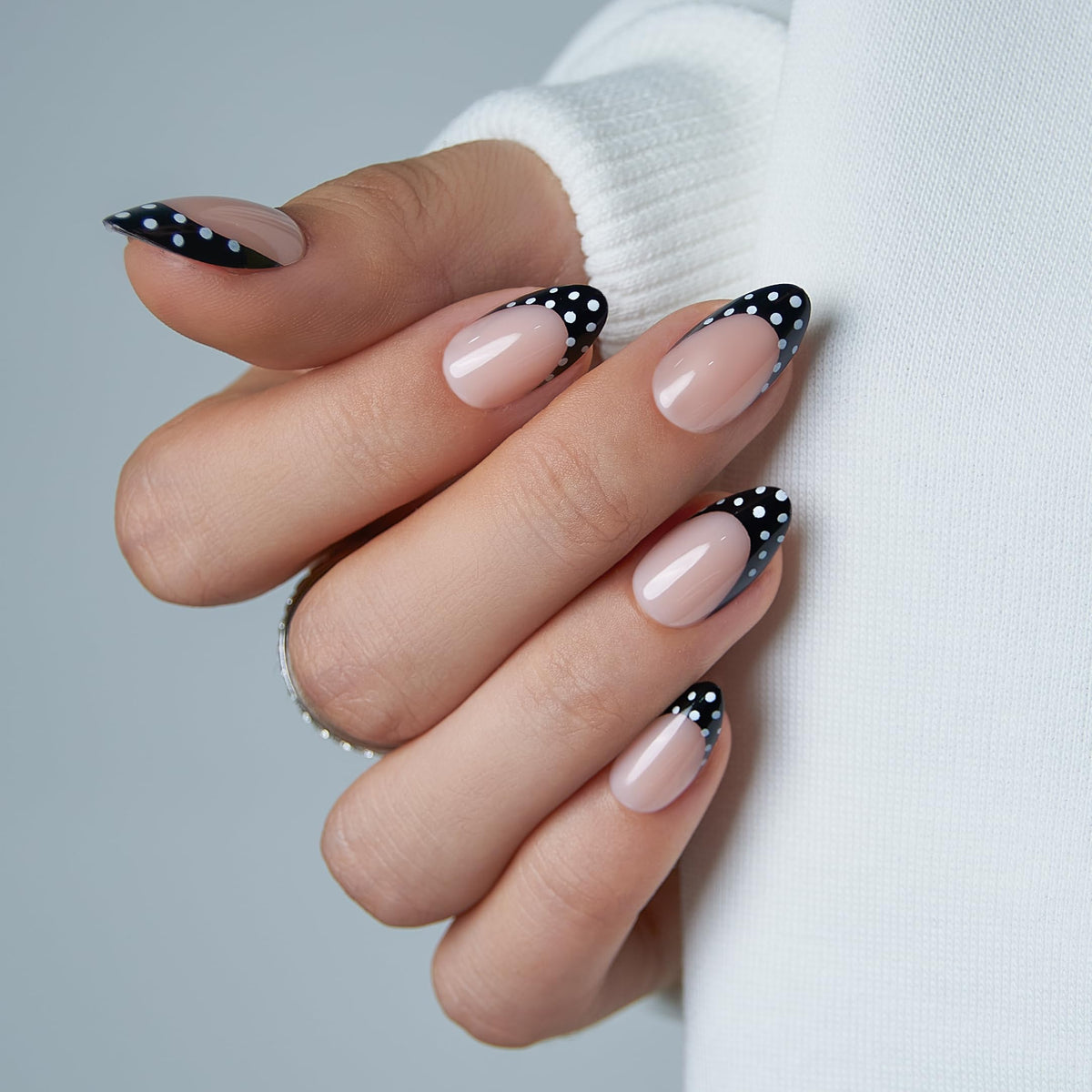 CurvLife faux ongles press-on gel couleur nude avec pointes noires