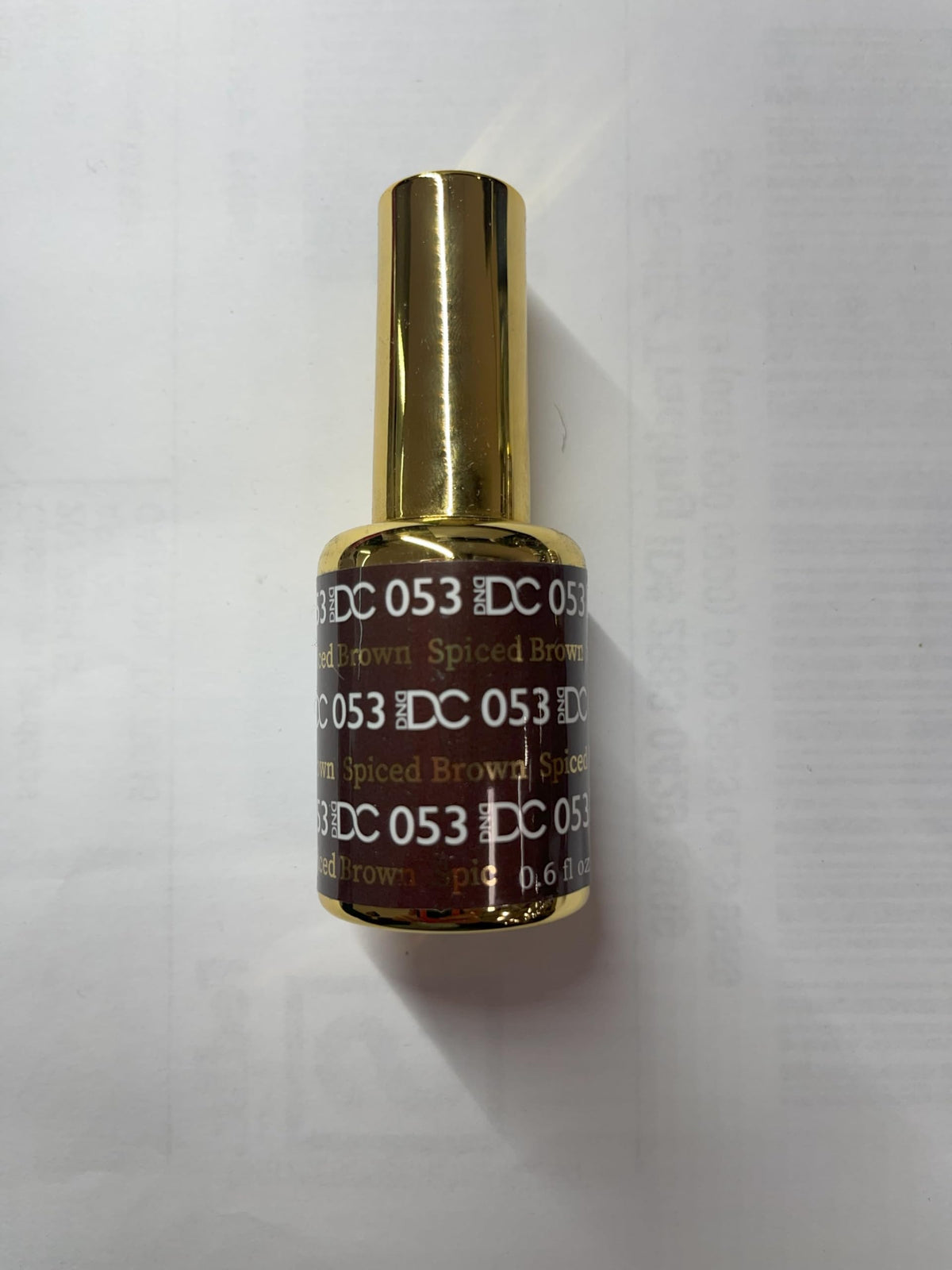 DAISY DND Gel Polish Set Marron 052 Walnut Brown avant application