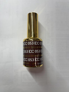 DAISY DND Gel Polish Set Marron 052 Walnut Brown avant application