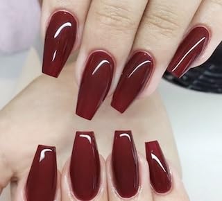 DAISY DND Vernis Gel Garnet Red #633 en usage