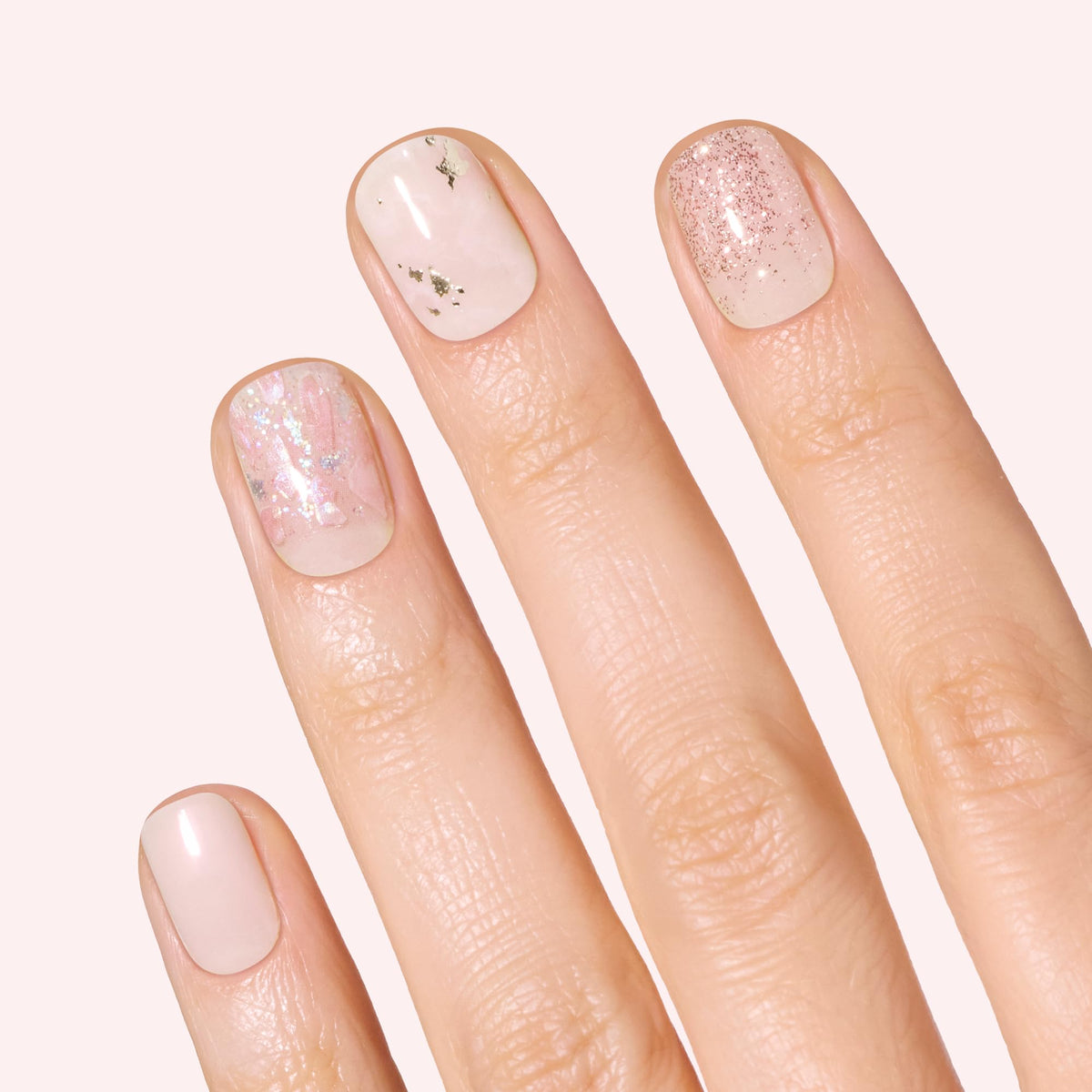 Dashing Diva Strips à Ongles Gel Transparent - Détails des paillettes
