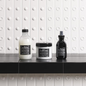 Davines OI Shampoo 330g avec flacon ouvert