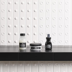 Davines OI Shampoo 70g, en utilisation sur des cheveux mouillés