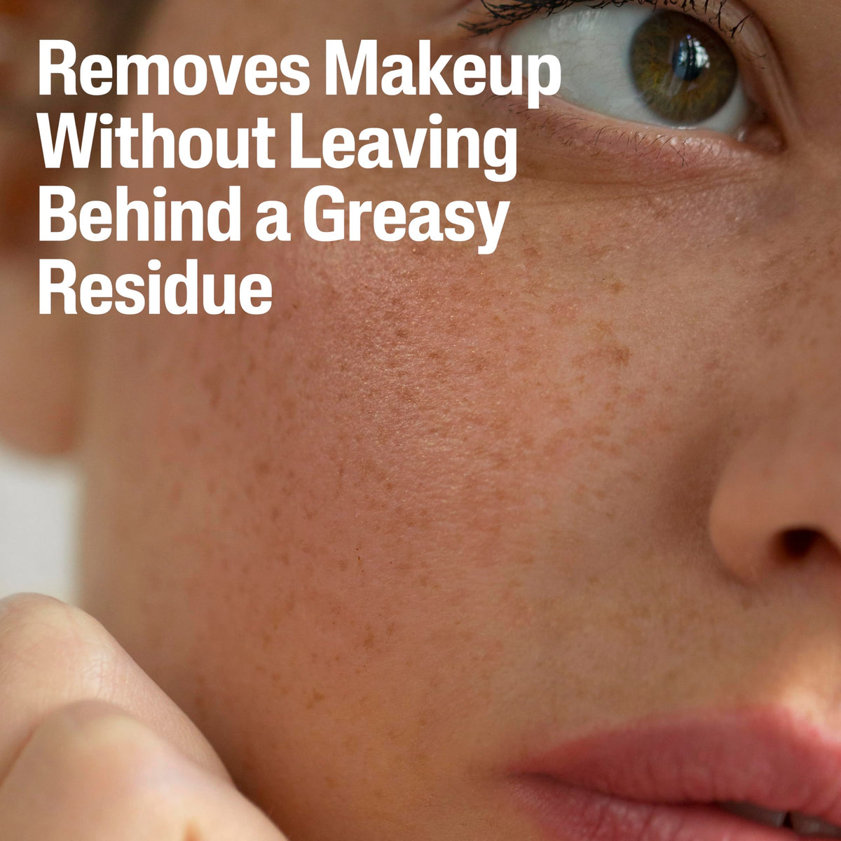 Démaquillant Cetaphil en utilisation sur le visage