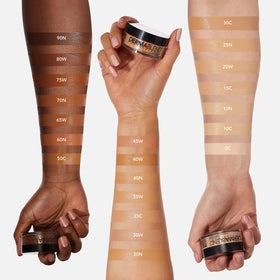 Démonstration de la couverture du fond de teint Dermablend