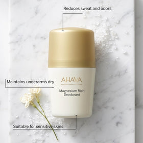 Déodorant AHAVA sur une surface en bois