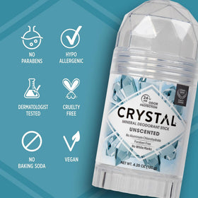 Déodorant Crystal Essence 180g à côté de produits de beauté