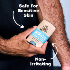 Déodorant Dr. Squatch dans un cadre de salle de bain