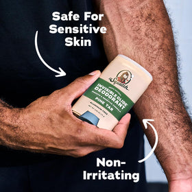 Déodorant Dr. Squatch Invisible Glide dans un environnement de salle de bain