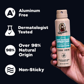 Déodorant Dr. Squatch sur fond de bois avec éléments naturels