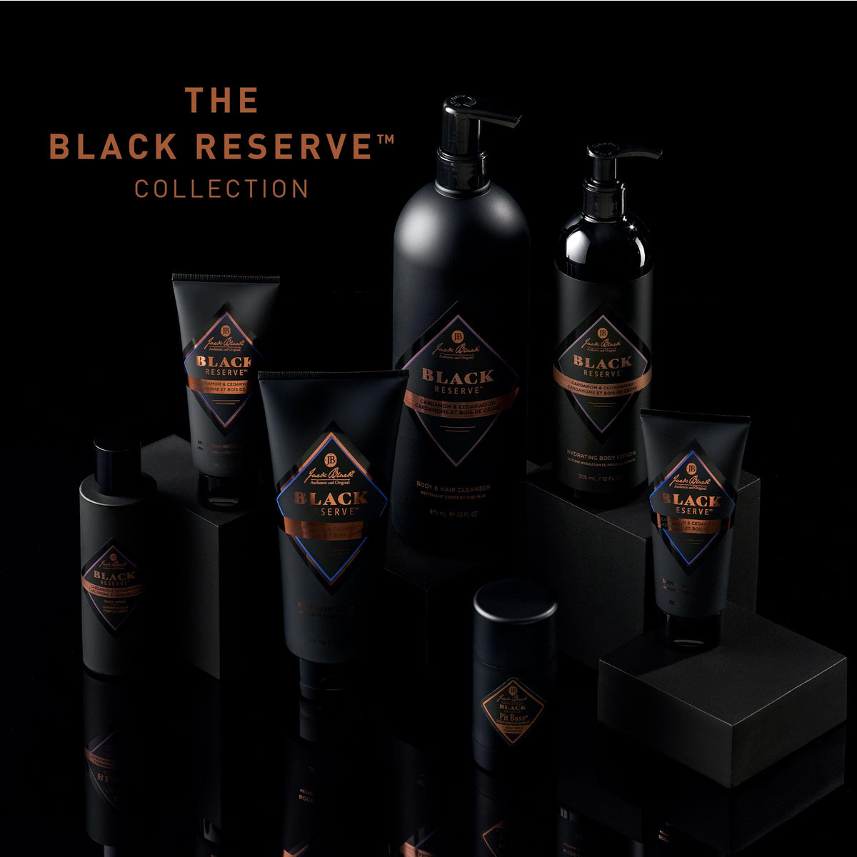 Déodorant Jack Black Black Reserve sur une table avec des accessoires de soin