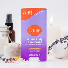 Déodorant Lume stick solide Lavande Sauge en situation d'utilisation