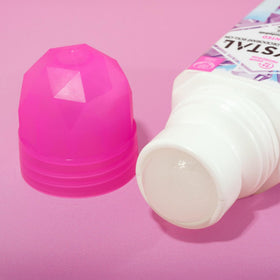 Déodorant Minéral Vegan de Crystal Essence en utilisation