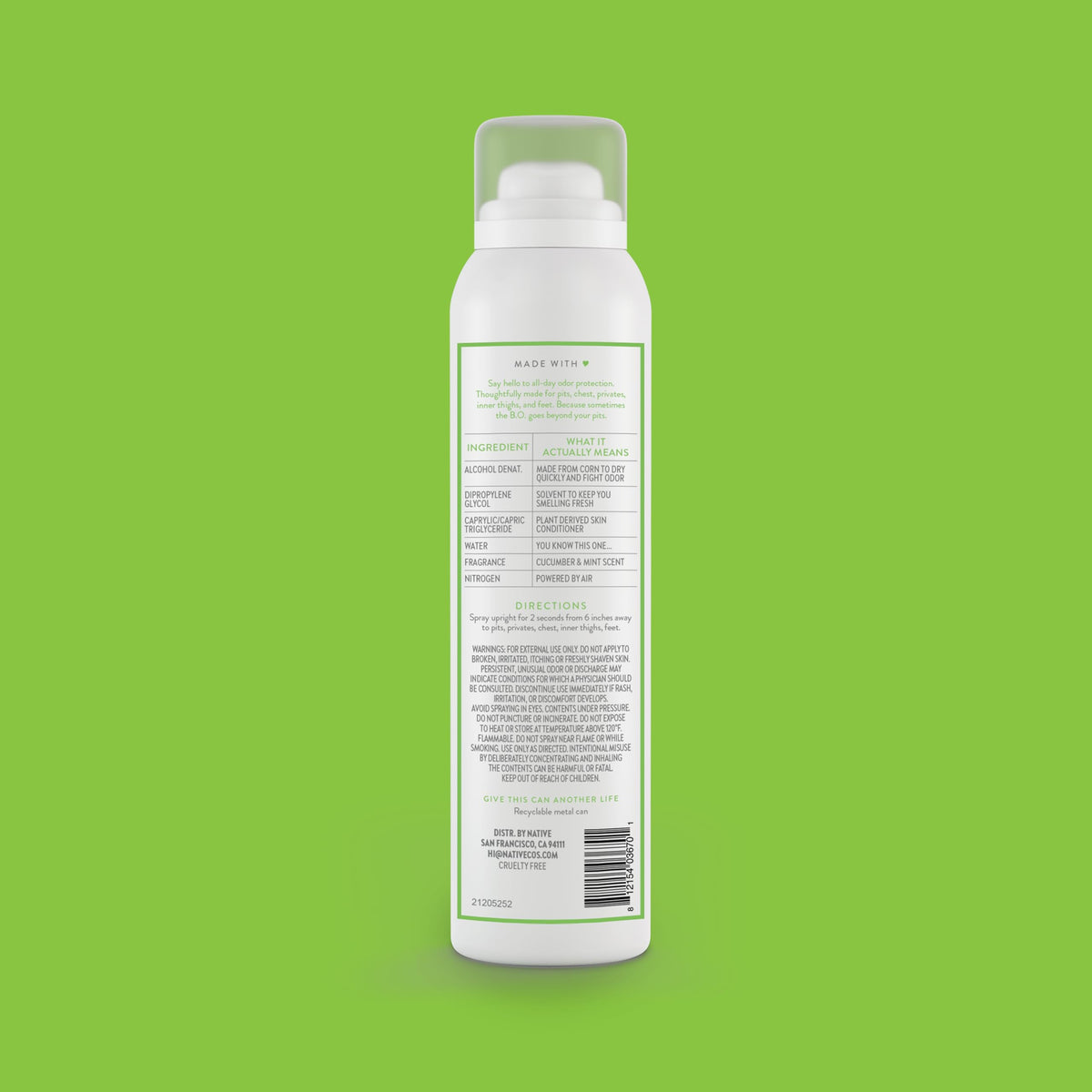 Déodorant Native au concombre et menthe sur fond blanc