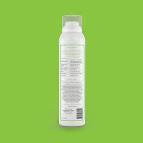 Déodorant Native au concombre et menthe sur fond blanc
