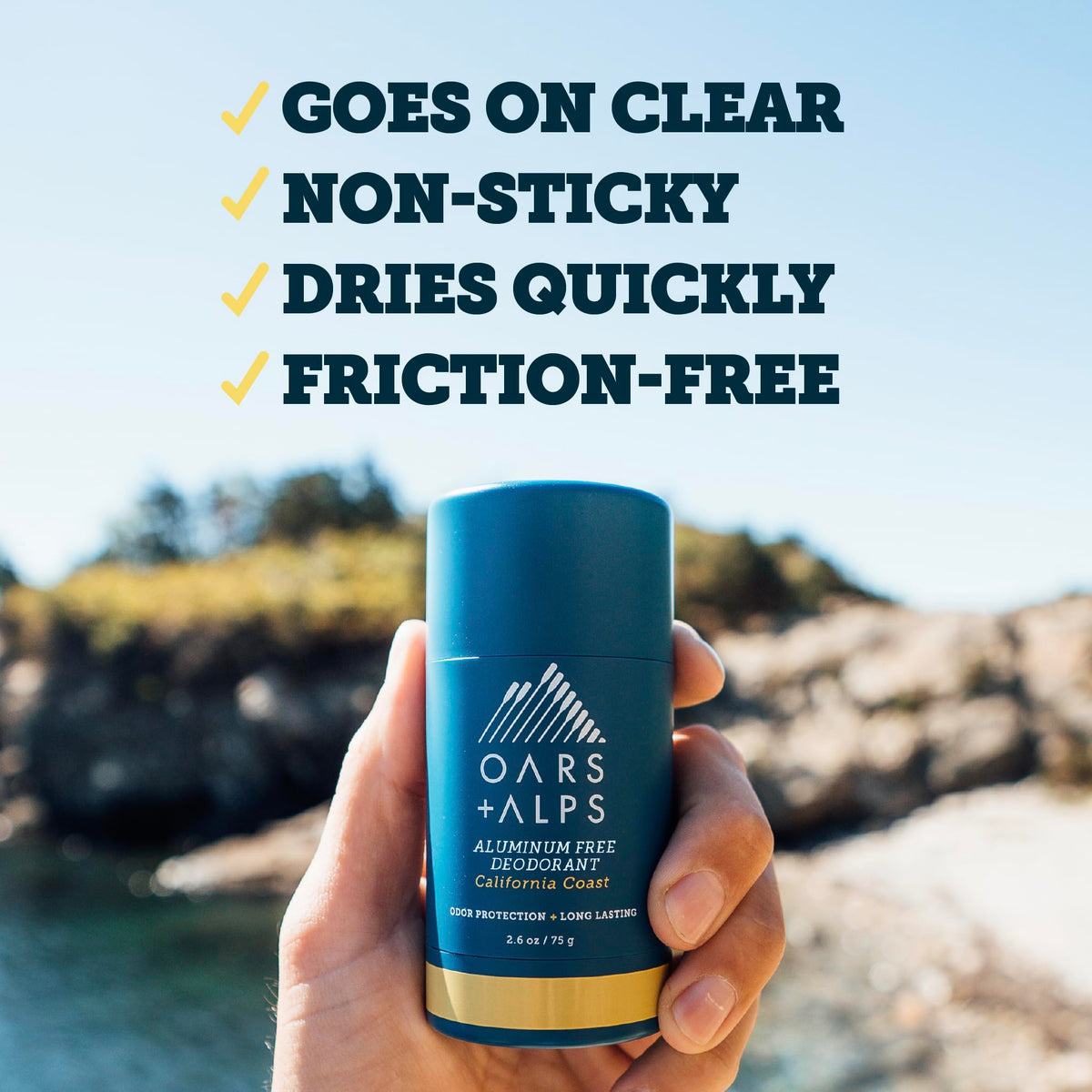 Déodorant Oars + Alps Aluminium Free à côté d'autres produits de soin