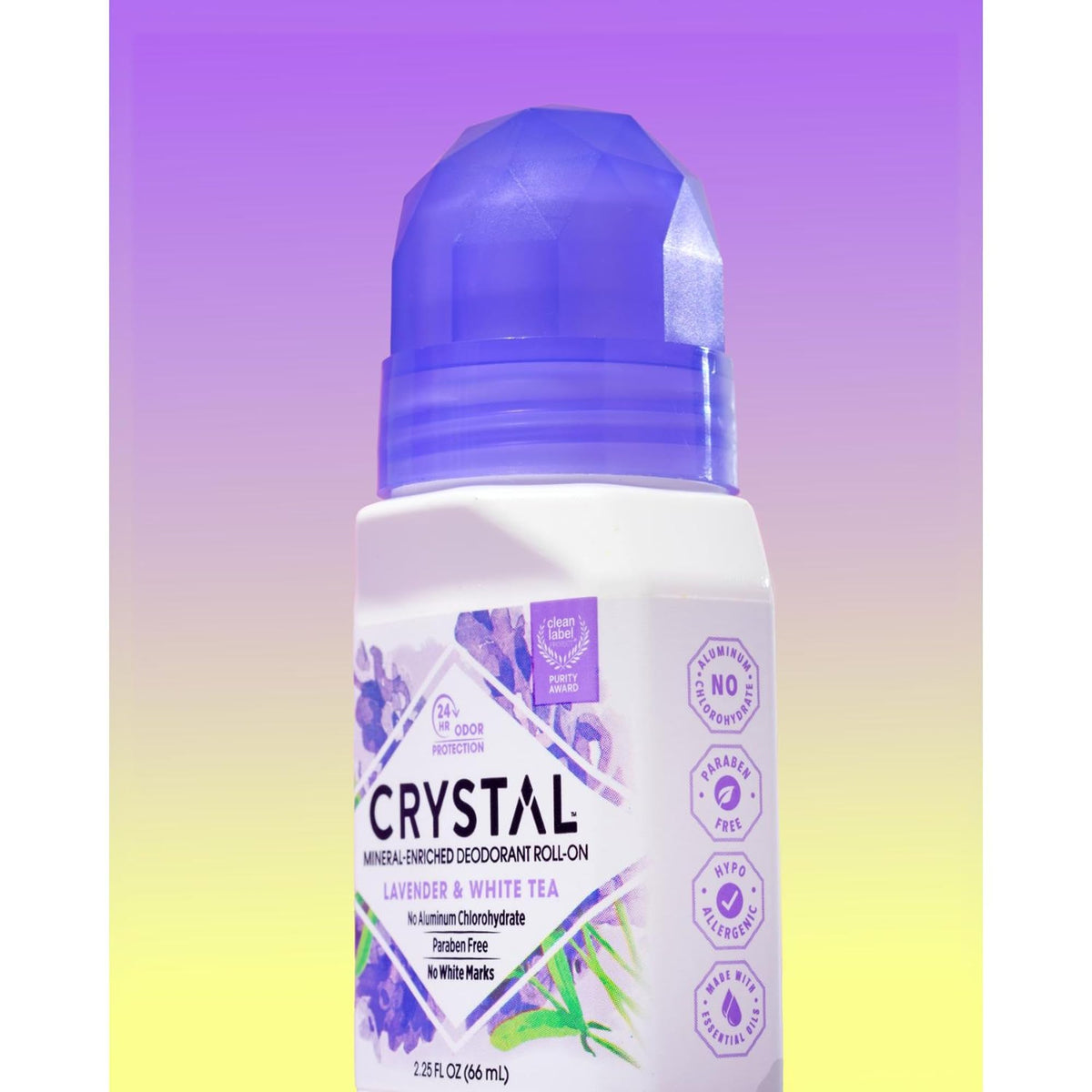 Déodorant Roll-On Crystal Essence sur fond neutre