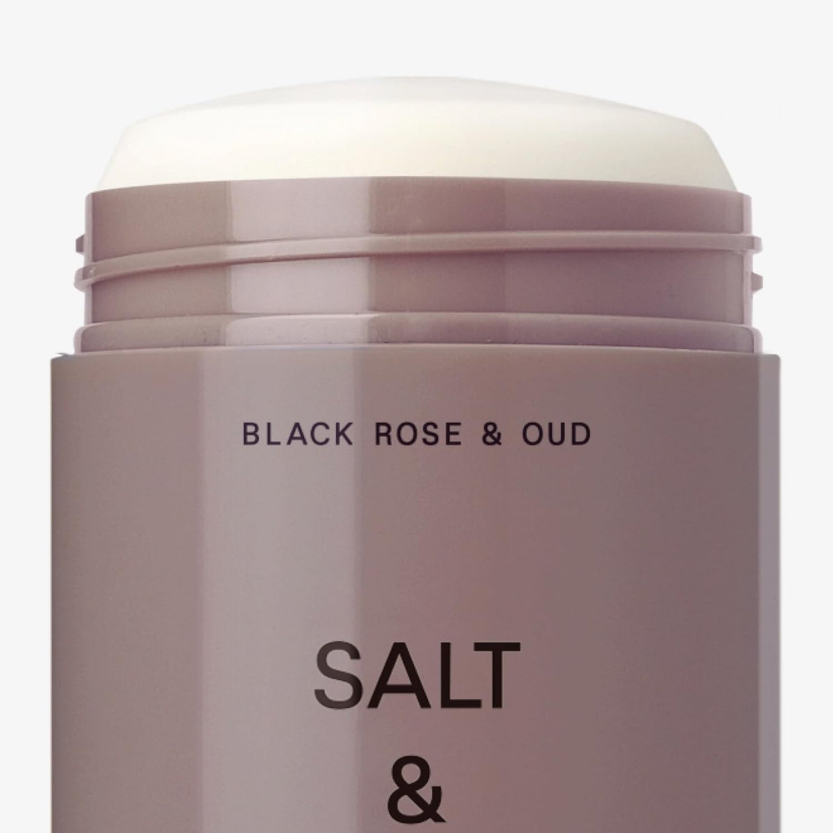 Déodorant Salt & Stone aluminium-free à côté d'un miroir