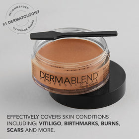 Dermablend Cover Crème Fond de Teint SPF 30 à côté de produits de beauté