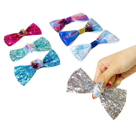 Détail d'un bow du set LUV HER, couleurs vives et design Frozen
