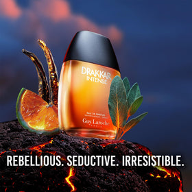 Détail de la bouteille Guy Laroche Eau de Parfum Intense avec effet de lumière