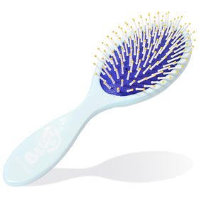 Détail de la brosse à cheveux Bluey montrant la prise en main enfantine