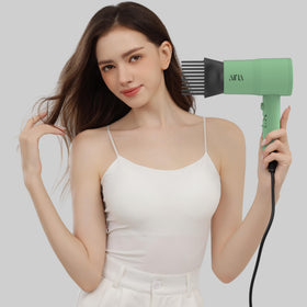 Détail de la commande de vitesse et chaleur du sèche-cheveux Aina