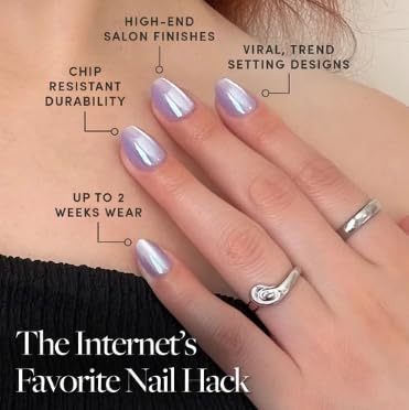 Détail de la finition veloutée des faux ongles Glamnetic