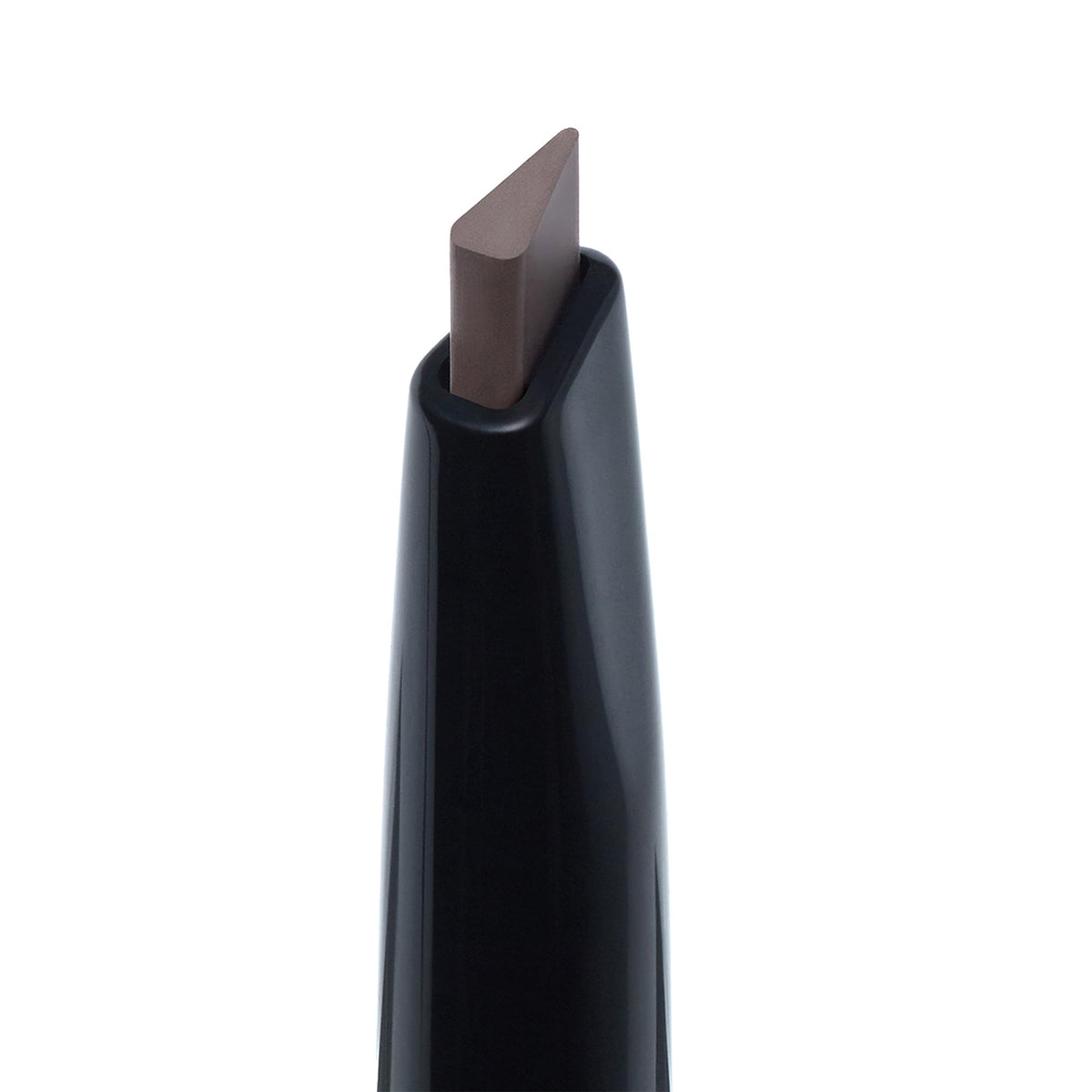 Détail de la mine triangulaire du crayon à sourcils