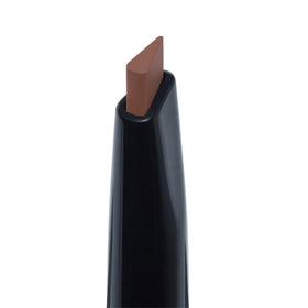 Détail de la mine triangulaire du crayon à sourcils