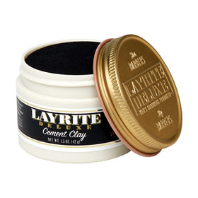 Détail de la pâte à coiffer Layrite montrant la texture crémeuse