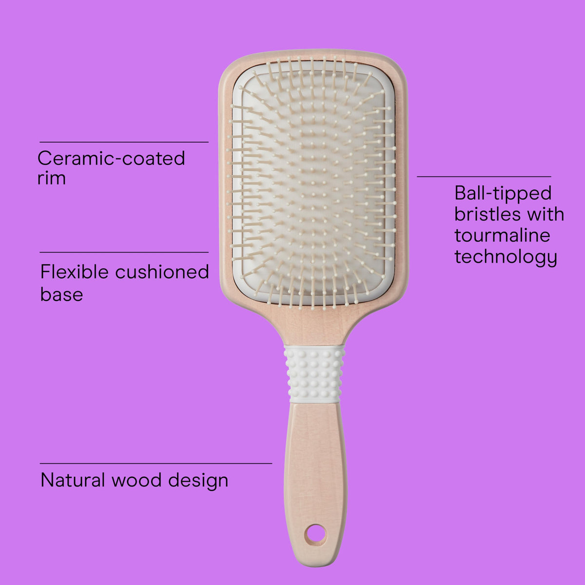 Détail de la poignée en bois de la brosse à cheveux Conair