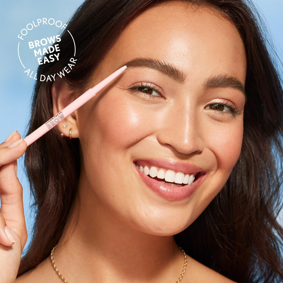 Détail de la pointe ultra-précise du crayon à sourcils COVERGIRL