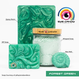 Détail de la poudre mica verte Eye Candy sur une surface