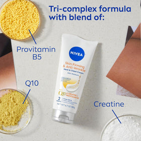 Détail de la texture de la crème NIVEA cou et décolleté