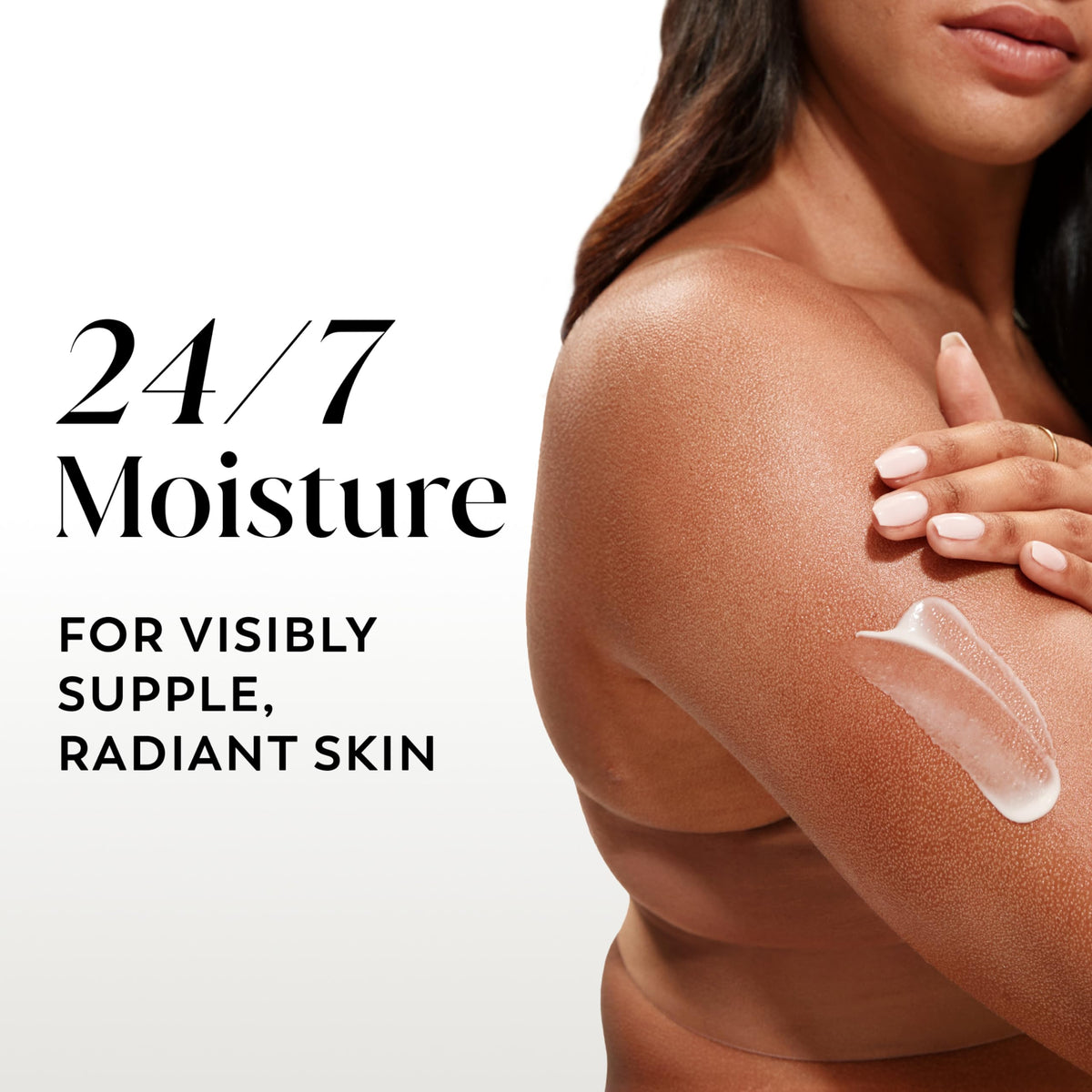 Détail de la texture de la lotion corporelle Olay