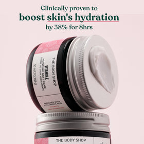 Détail de la texture légère de la Crème Hydratante Vitamin E