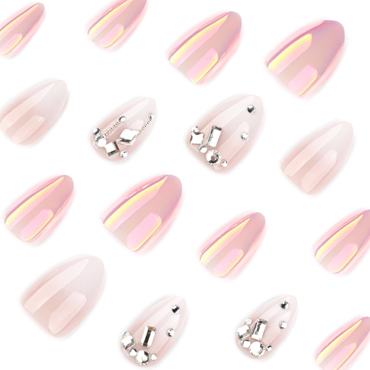 Détail des faux ongles CTTHNBD avec strass sur le design ombre